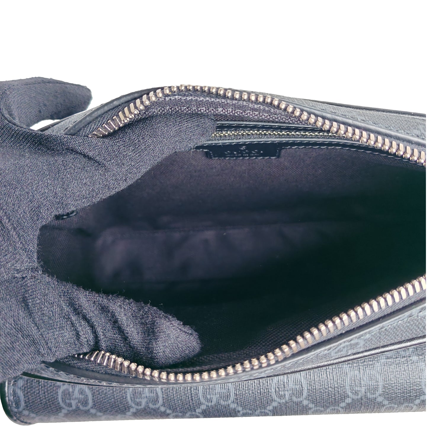 GUCCI GG SUPREME Small Crossbody Bag