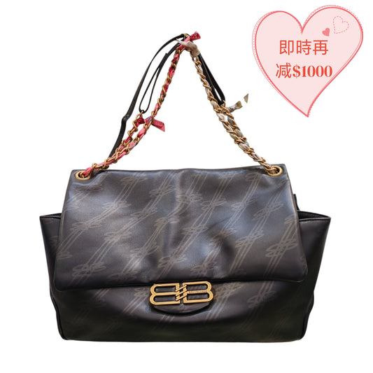 BALENCIAGA  Darling flap Bag M in black